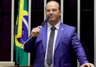 Presidente da Câmara dos Deputados e nosso amigo irmão Deputado Federal Murilo Gouvêa entregando o nosso presente.