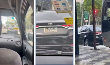 Carro do TJ-SP comete infração de trânsito gravíssima ao trafegar em corredor de ônibus para escapar de congestionamento