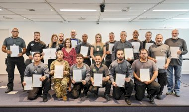ALERJ homenageia policiais civis que atuaram em resgates nas enchentes no Rio Grande do Sul