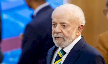 Lula passa por cirurgia de emergência após sentir dores na cabeça
