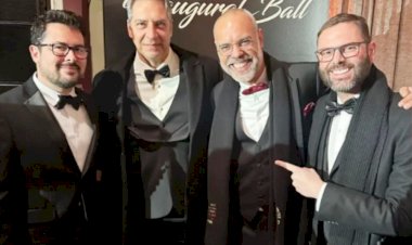 Foragido da Justiça, Allan dos Santos é fotografado em baile da posse de Trump