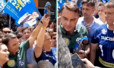 Flávio segura imagem de Nossa Senhora em ato para rebater fake