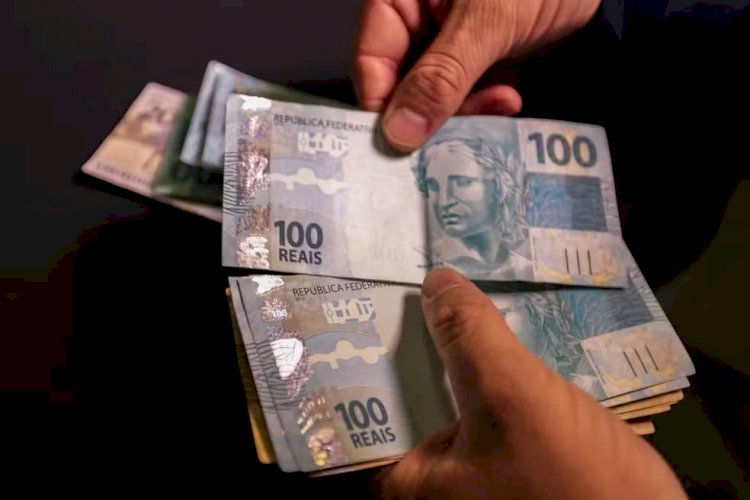Lula assina reajuste do salário mínimo a partir de 2025; novo valor será de R$ 1.518, diz Planalto
