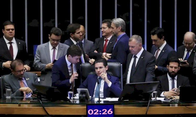 PEC da blindagem é aprovada por deputados e vai ao Senado